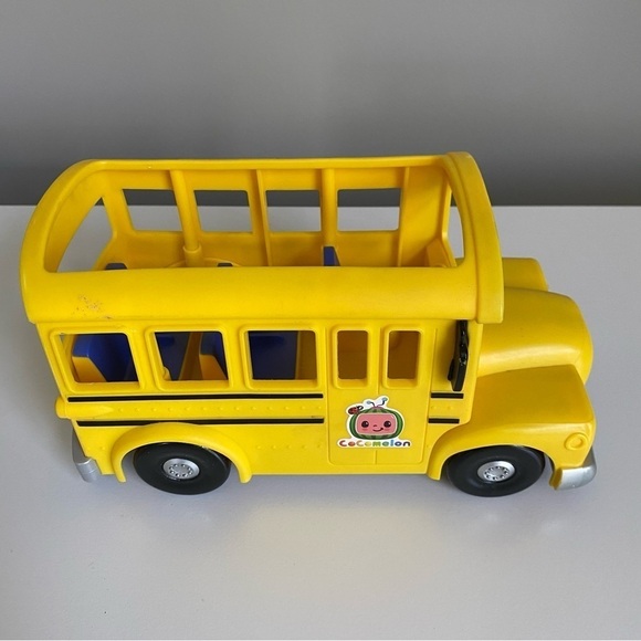 CoComelon Musical Yellow School Bus - Picture 1 of 7